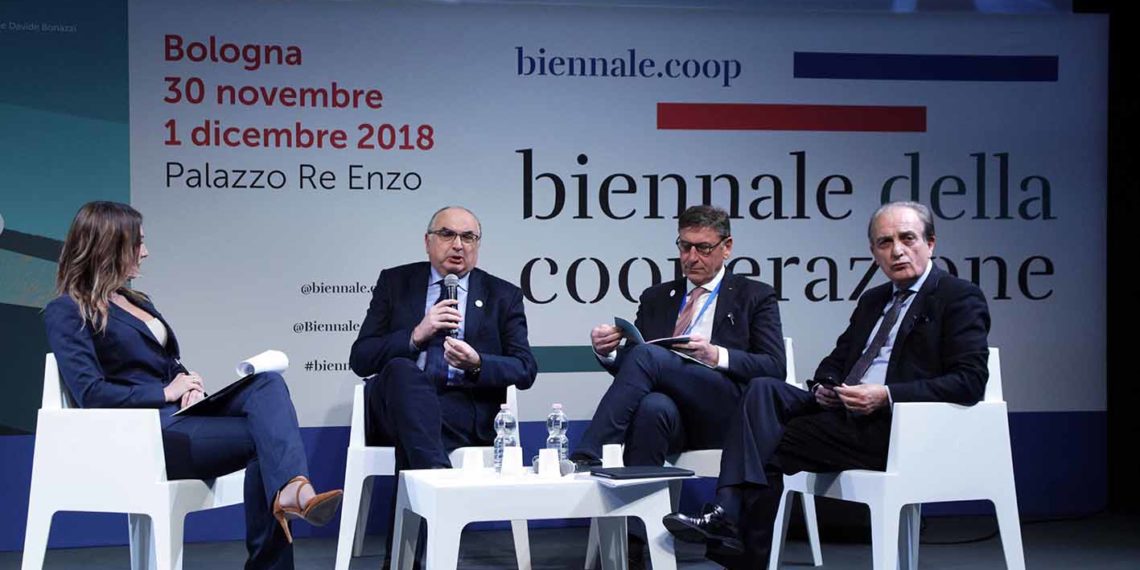 Bologna, 30/11/2018. Palazzo Re Enzo. Biennale della Cooperazione. Cambiare l’Italia cooperando. Dialogo di apertura. Maurizio GARDINI Presidente Alleanza Cooperative Italiane. Mauro LUSETTI Co-Presidente Alleanza delle Cooperative Italiane. Brenno BEGANI Co-Presidente Alleanza delle Cooperative Italiane. Foto di Paolo Righi