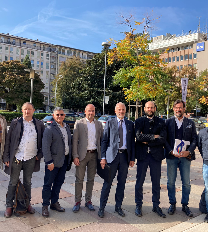 Una rappresentanza del Comitato paritetico delle cooperative sociali Vertreter des Paritatischen Komitees fur Sozialgenossenschaften